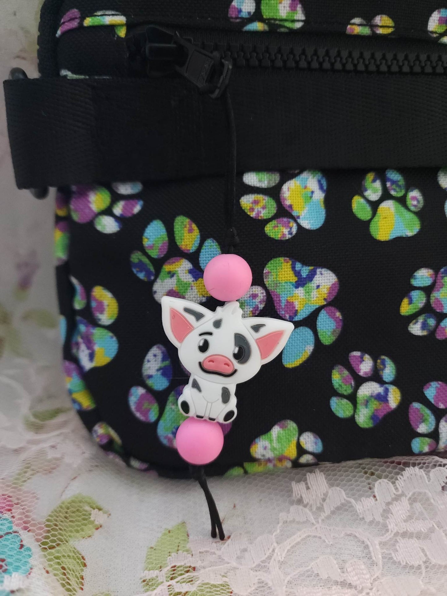 White Pig Zipper Pull